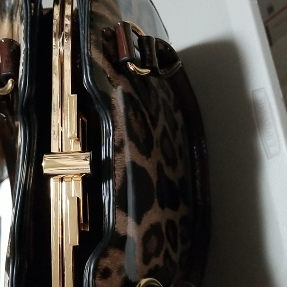 Cute fun Leopard print patent bag - Picture 7 of 8